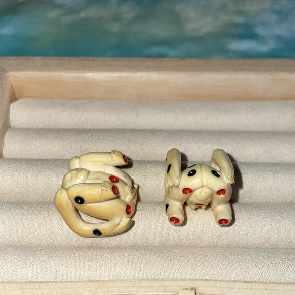 RARE Vintage 1900-1910.  Two carved ivory erotic dice. - Picture 6 of 12